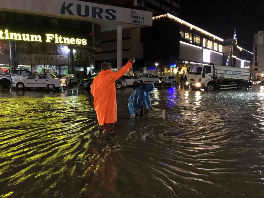 elazig-da-saganak-biranda-bast_1655234282_ChJT3Y-4